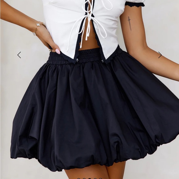 NWT Hello Molly WORTH THE HYPE BUBBLE MINI SKIRT BLACK - Picture 3 of 5